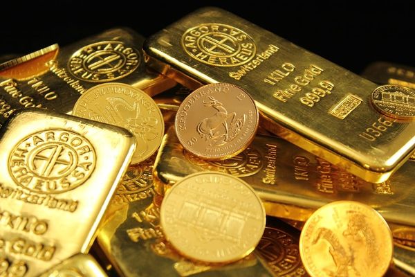 Od czego zależy wartość złotej monety?
