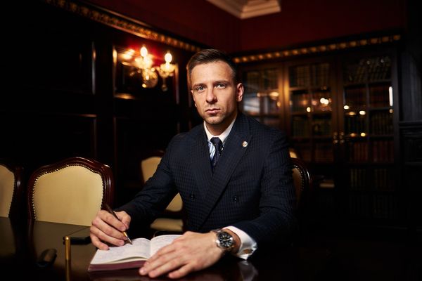 Czy warto korzystać z usług kancelarii przy problemach z kredytem we frankach?